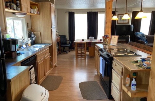 Plush House | The Kjar House. A one bedroom family retreat in the Oregon outback.