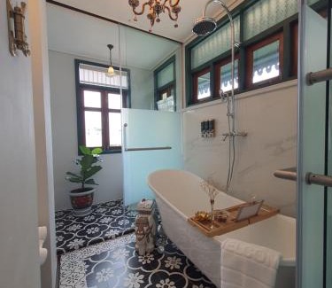 San Chao Pho Suea House | The Knight House Bangkok