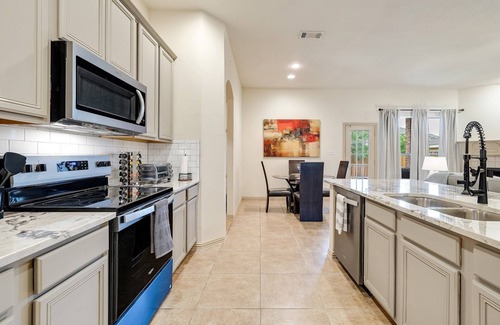 McKinney House | The Knob – Cozy 3-Bedroom Elegant Retreat