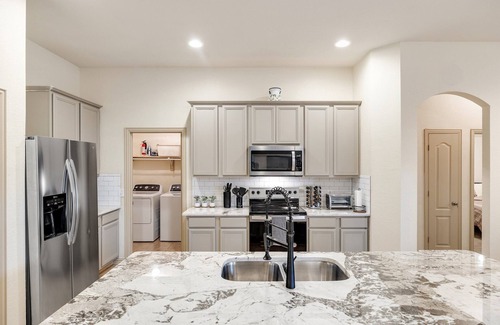McKinney House | The Knob – Cozy 3-Bedroom Elegant Retreat