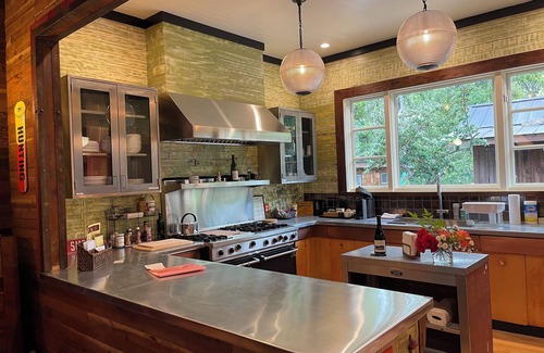Anderson Valley House | The Knotty Oak - Homestead - House #1 of 3 - Walk to wineries/dinner/Lemons Mkt!