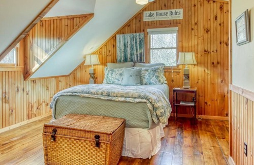 Wiley House | The Knotty Pine Cabin by Lake Burton