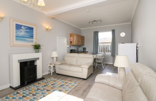 Taynuilt Apartment | THE KNOWE LOWER, pet friendly, country holiday cottage in Taynuilt