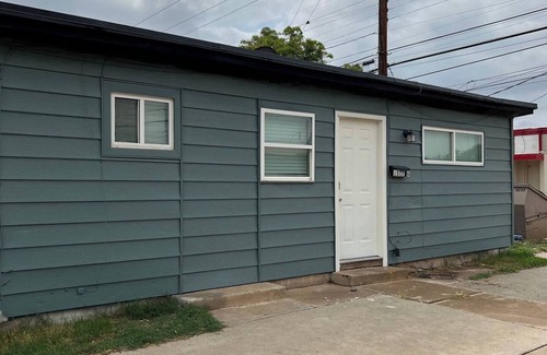 Lubbock House | The Knoxville house-2 bed/1 bath
