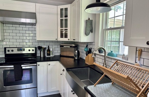 Knoxville Apartment | The Knoxville Nest: Cozy 3BR Retreat w/Fireplace