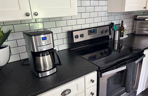 Knoxville Apartment | The Knoxville Nest: Cozy 3BR Retreat w/Fireplace