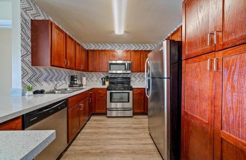 Bay Area Apartment | The Kristi 432
