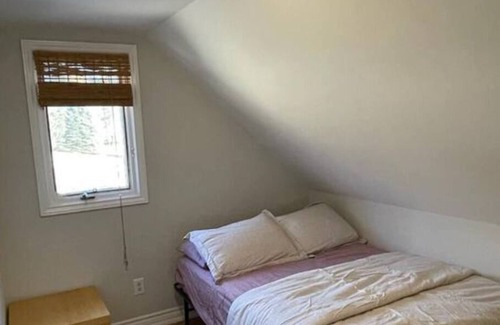 Meaford Ski Chalet | The Kutir - Entire Cottage in Meaford - Four Season Chalet - Great Place