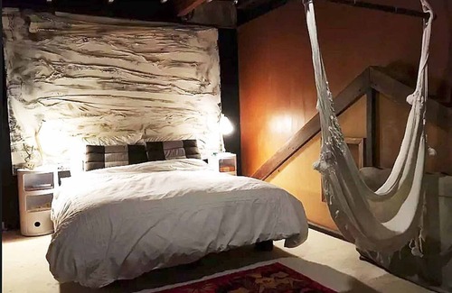 Middle Pocket Cabin | The Kyoto Barn -Treehouse