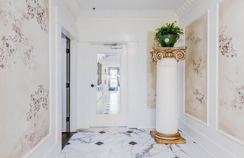 Historic Downtown Manteo Apartment | The La Dolce Vista Room