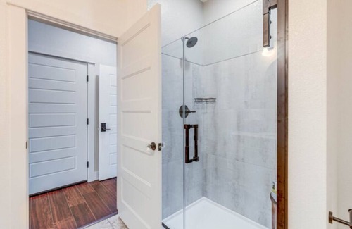 Historic Downtown Manteo Apartment | The La Dolce Vista Room