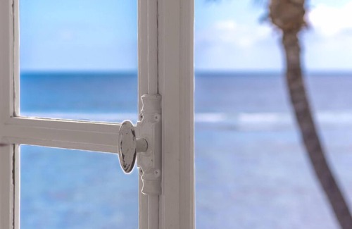 St Gilles-les-Bains Villa | The Lagoon Sands Villa (beachfront with pool)