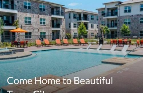 Santa Fe Apartment | The LagoonSide LoungeAway