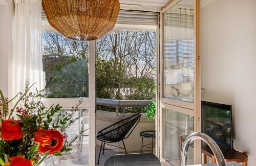 Front de Lac Apartment | The Lake Aurora Suite - Duke Housing