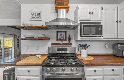 Crestline House | The Lake Chalet