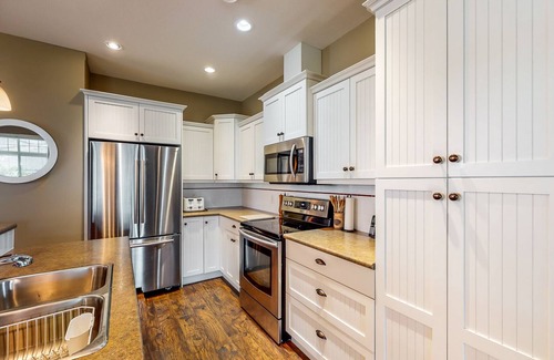 Okanagan-Similkameen Cottage | The Lake Cottage - a relaxing desert getaway!