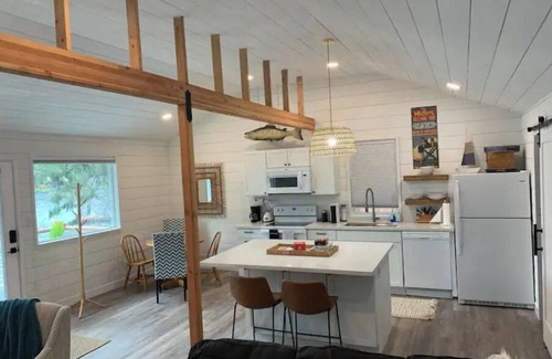 Lacey House | The Lake Cottage at Camp Midles