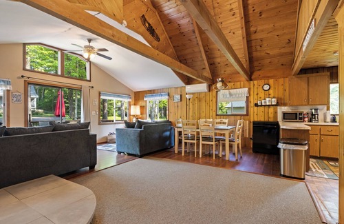 Wolfeboro Cabin | The Lake Escape - A Cozy Lakeside Cabin - Sleeps 8 - Grill, Kayak, Firepit