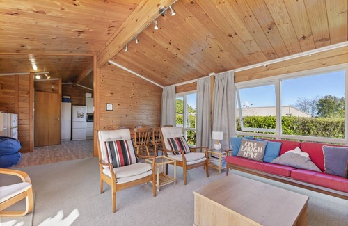 Waipahihi House | The Lake Escape - Taupo Holiday Home