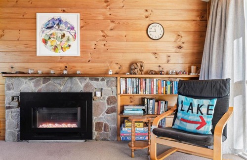 Waipahihi House | The Lake Escape - Taupo Holiday Home