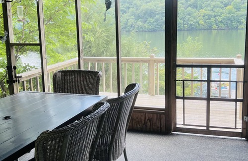 Rocky Mount House | The Lake Front Lily Pad at LOTO