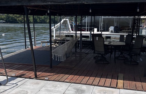 Rocky Mount House | The Lake Front Lily Pad at LOTO