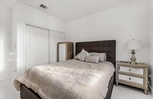 Tamiami House | The Lake house 305 , Perfect Sunset