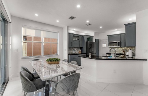 Tamiami House | The Lake House 305 Villa/BBQ. Ping Pong Table