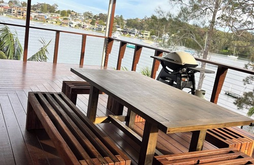 Buttaba House | The Lake House at Lake Macquarie - Waterfront 5 Bedroom Luxury Home With Jetty