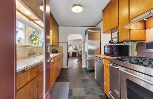 East Renton Highlands House | The Lake House - hot tub, waterfront