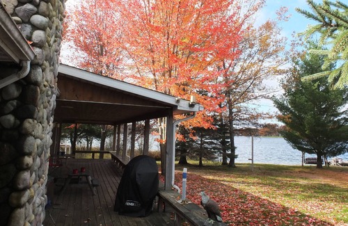 St. Helen Cabin | The Lake House - INDOOR SPA AND PRIVATE LAKEFRONT!