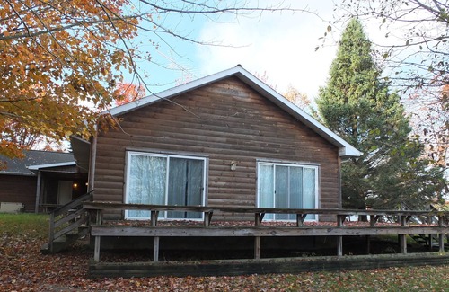 St. Helen Cabin | The Lake House - INDOOR SPA AND PRIVATE LAKEFRONT!