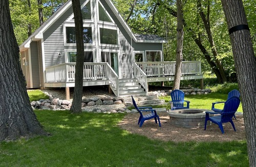 Como House | The Lake House, just steps to the lake!