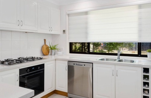 Berkeley Vale House | The Lake House - Luxury home with Pool.