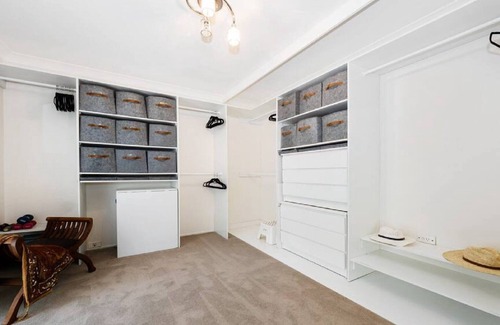 Berkeley Vale House | The Lake House - Luxury home with Pool.
