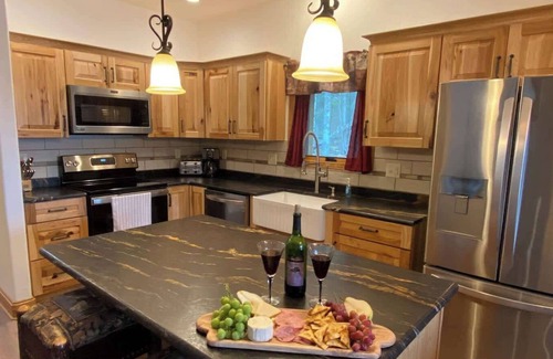 Hazelhurst House | The Lake House - New Home on Lower Kaubinshine Lk