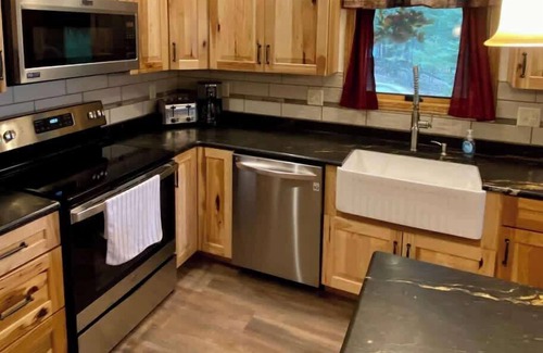 Hazelhurst House | The Lake House - New Home on Lower Kaubinshine Lk