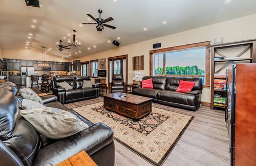McMurrich/Monteith Cottage | The Lake House on Bear Lake - Amazing Family Cottage