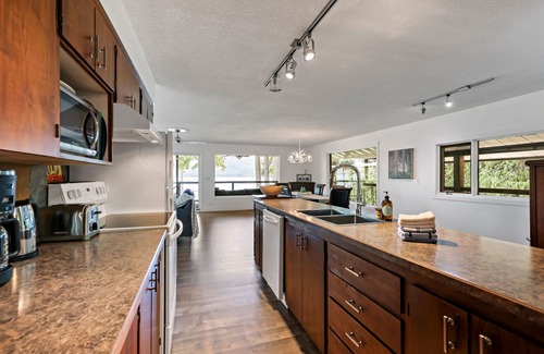 Celista House | The Lake House on Shuswap Lake!