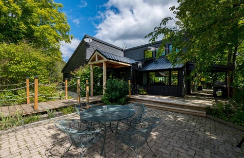 Georgian Bay Cottage | The Lake House! Private 3.6 Acres Family Retreat!