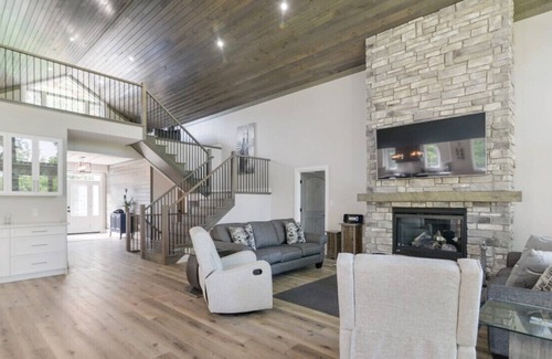 Centre Hastings House | The Lake House provides luxury and prestige!