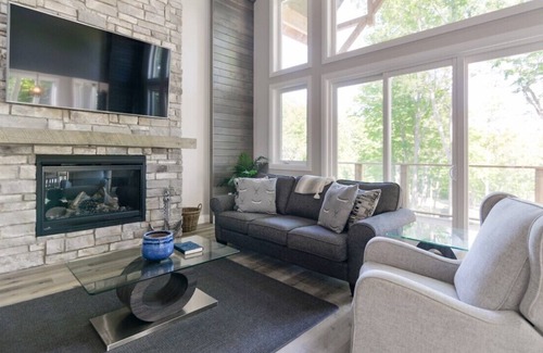 Centre Hastings House | The Lake House provides luxury and prestige!