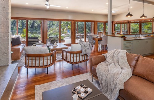 Tarbuck Bay House | The Lake House - unique lake house close to Seal Rocks