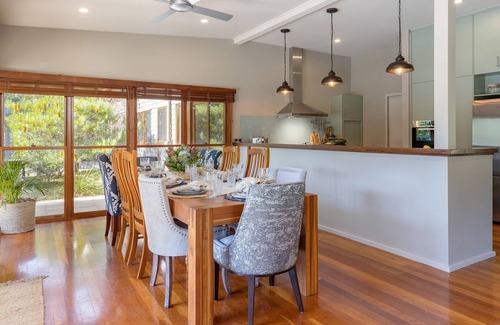 Tarbuck Bay House | The Lake House - unique lake house close to Seal Rocks