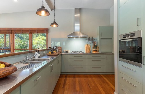 Tarbuck Bay House | The Lake House - unique lake house close to Seal Rocks