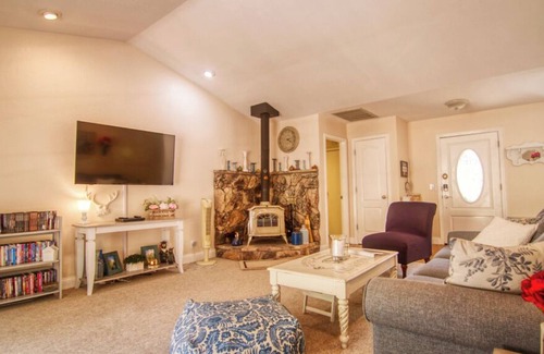 Groveland House | The Lake House at Pine Mountain Lake