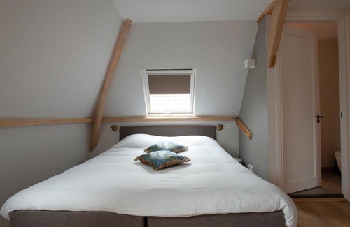 Meije Bed & Breakfast | The Lake Inn