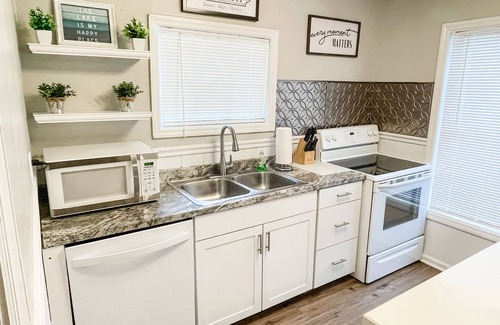 Grant House | The Lake Life Retreat with Hot Tub
