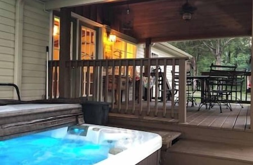 Sumner County House | The Lake Lodge - 5 Star R&R Water Retreat
