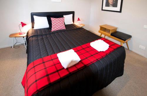 Taupo Hotel | The Lake Motel